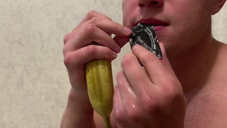 Throateman: Очень грязная тренировка горла с бананом и молоком. Не для всех