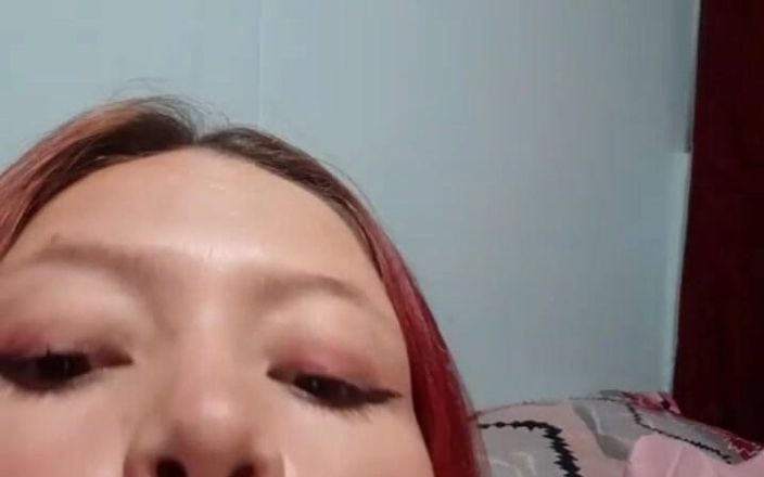 Eu-Girl: 자지를 빨고 자위하는 빨간 머리의 신나는 음악