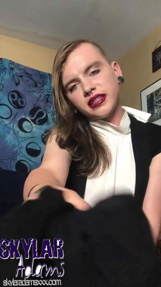 Skylar Adams: Secretaria traviesa transexual