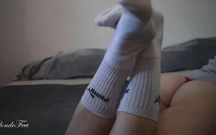 Miley Grey: Uzun çoraplı seksi bacaklar - miley grey
