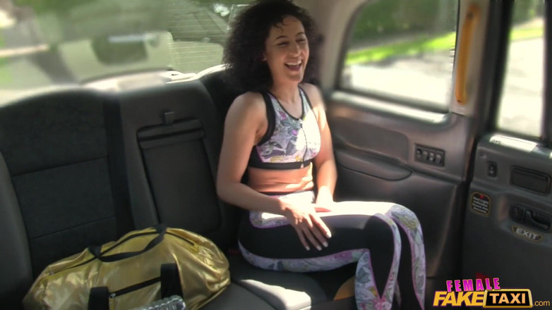 Female Fake Taxi: Female Fake Taxi - สาวฟิตเนสยืดหีด้วยสาวขับแท็กซี่เลสเบี้ยนร้อนแรง