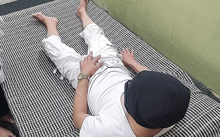 Gullnazkhan: Bhabhi pegou tesão cunhado se masturbando, áudio hindi claro