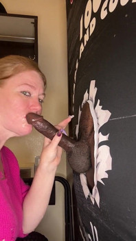 Sexy roodharige Kim slikt haar naam eer aan
