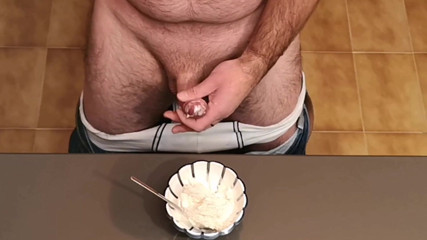 Cicci77: Cicci77 come helado con crema caliente después de masturbar a...