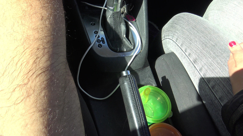 Stepmom Susan: 18살 배다른 아들에게 핸잡을 해주는 계모