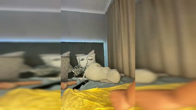 Legendary Booty Overdose: İri güzel kadın ıslak mastürbasyon ve striptiz yapıyor