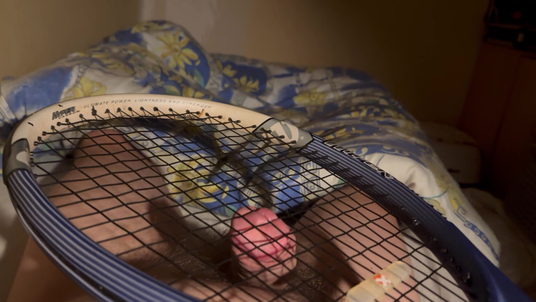 Der naff naff: Playing Tennis