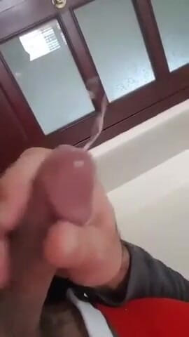 Horny Inn: Turkish Stepdaddy masturbate