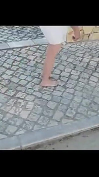 Moranguinho idzie boso po ulicy - część 1