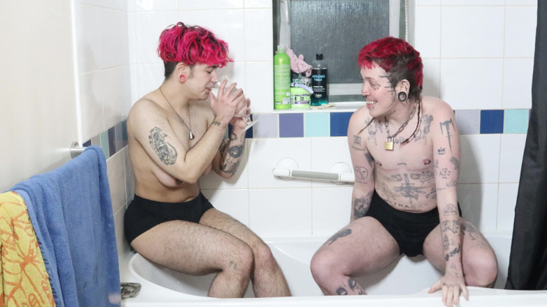 punkgoblin: Natte T-jongens: T4t badpis