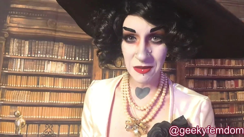 Geeky Femdom: Valentijnsdag-date met dame Dimitrescu