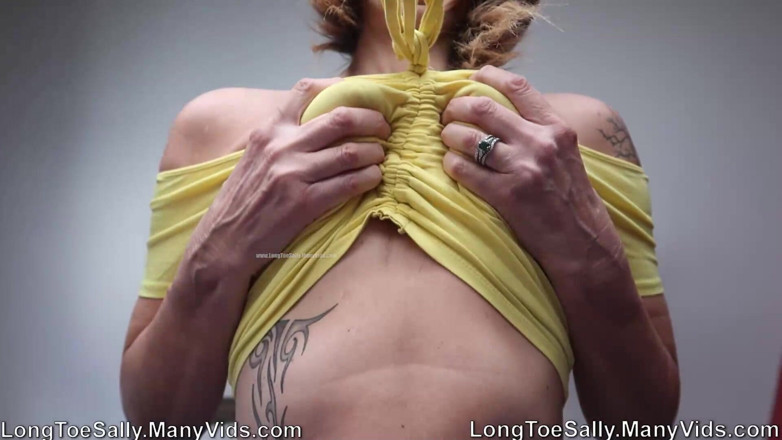 Long Toe Sally Big Buns: Buxom Sunshine