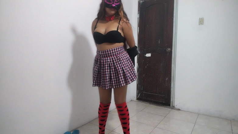 NEGRITA SEXY: Prsatá studentka tančí sexy v jejím bytě 18letá brunetka