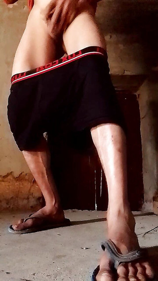 Gangbang straight: Naakte Indische vingert zijn coole blanke kont