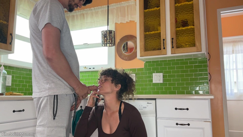 VibeWithMommy: Esposa gostosa te trai na cara