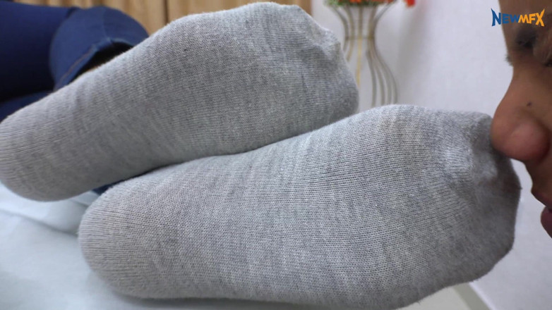 NewMFX Feet: Don't Put Sneakers on the Bed