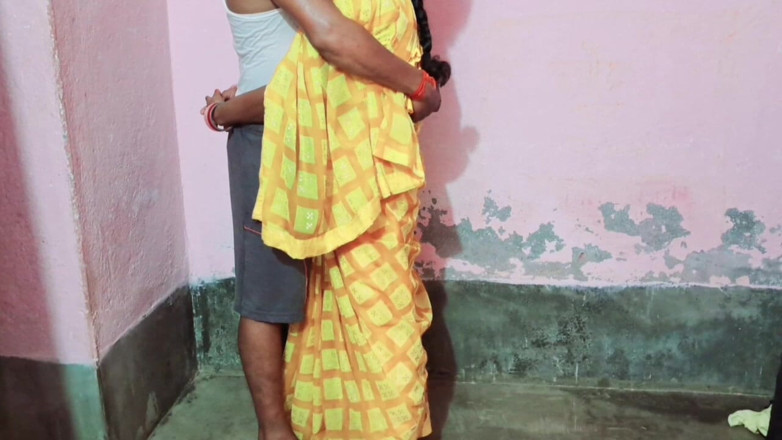 Trilokinath: India esposa hardsex con su novio en hotel en sari...