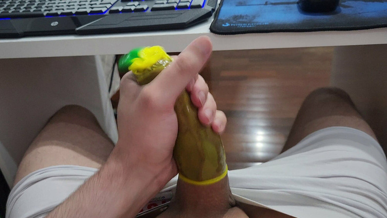 Lkdick8: Pancutan mani dengan kondom