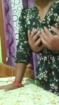 Tetek MILF pejabat menekan dan berkongkek tegar