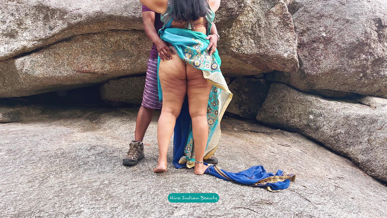 Hot 365 Entertainments: Indian Couple Romance in Outdoor - Saree Sex - Saree Lifted up...