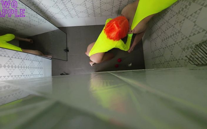 Two Kapple: Bewakingscamera onder de douche van een huishouden van mietjes