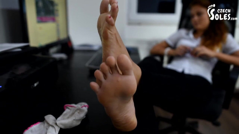Czech Soles - foot fetish content: Megan'ın seksi ayaklarıyla oynamasını izle