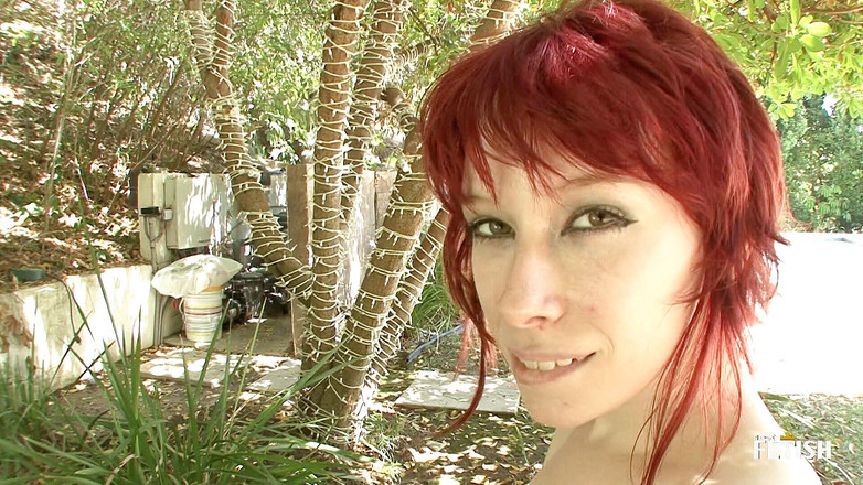 Big Tits for You: Awek comel yang berambut merah suka dikongkek lelaki yang lebih...