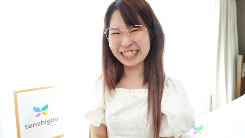 Tenshigao: Trabajadora de oficina Miss Momoko Azuma en su primer video...