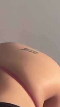 O dia começa com minha bunda