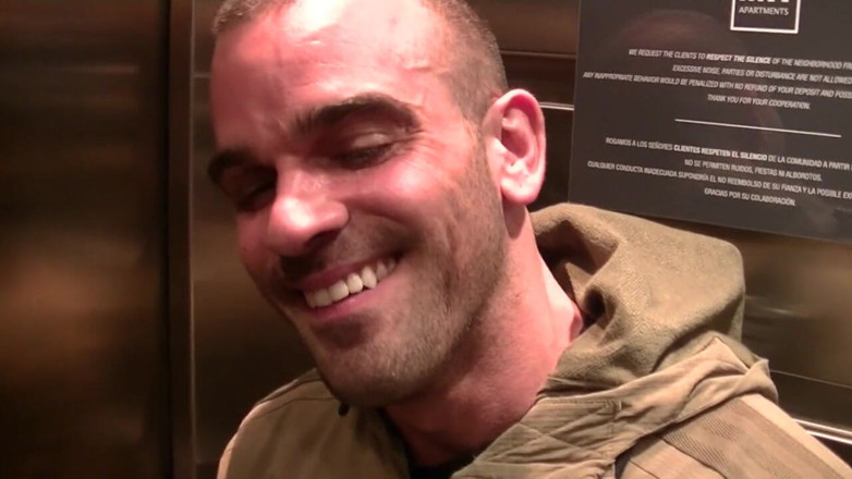 Jess Royan XXX: Fransız adam sürpriz bir şekilde Damien Crosse tarafından prezervatifsiz sikiliyor