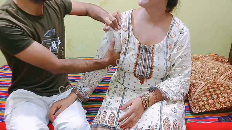 Pakistani CoupleX: Madrasta fodida em perfeito rabo redondo audio hindi