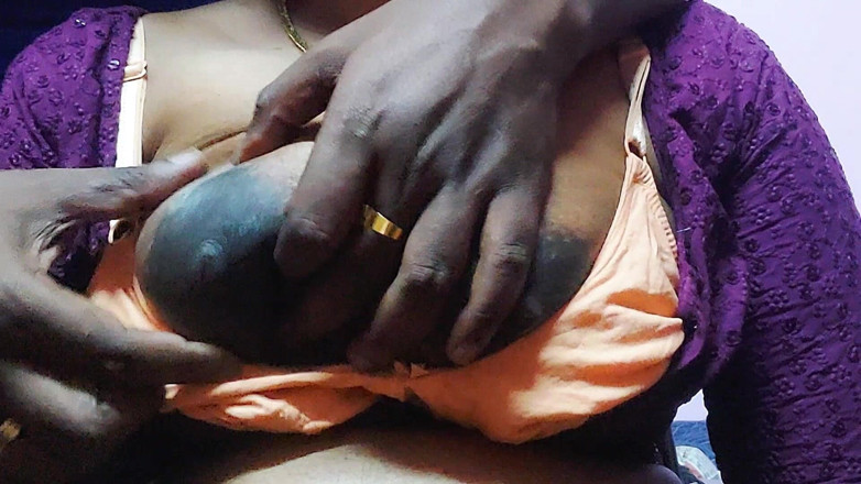 Desi Mohini: Ragazza indiana calda sedotta dal giovane