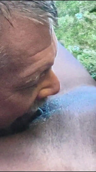 MILF dimakan dan dikongkek pepeknya di sungai