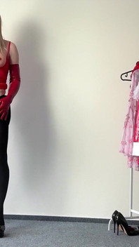 Blondynka Crossdresser drażnią się w Minidress i Cumming a Dużo