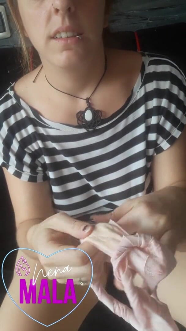 tunoviaputita: 性教育。Nenamala游行，让她的内裤非常流白。出售旧丁字裤