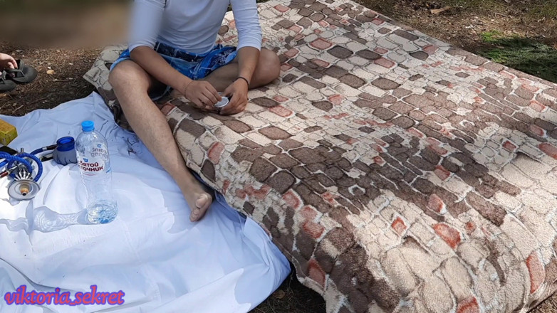 Viktoria_sekret: seksi poshaak aur stoking pahni hasina jangal men chudaee karti...