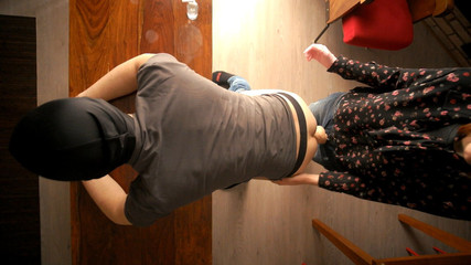 Bunny Les Bosquies: Šukání připínákem. Manžílek šukal strapon dildo