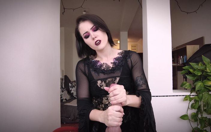 Stacy Moon: Overprikkeling aftrekken van een gothic meisje