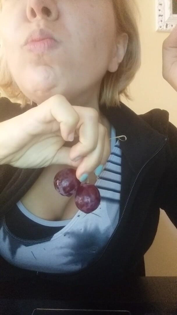 savannahamatoriale: Trauben essen