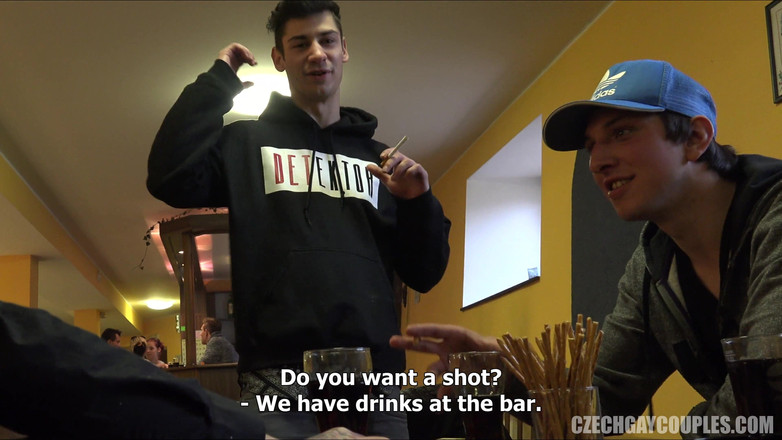 Czech Gay Couples: Cupluri homosexuale cehe 10 Pub Bang murdare - băieți hetero și o mamă...