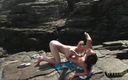 8TeenHub: Dos lesbianas se tocan en la playa
