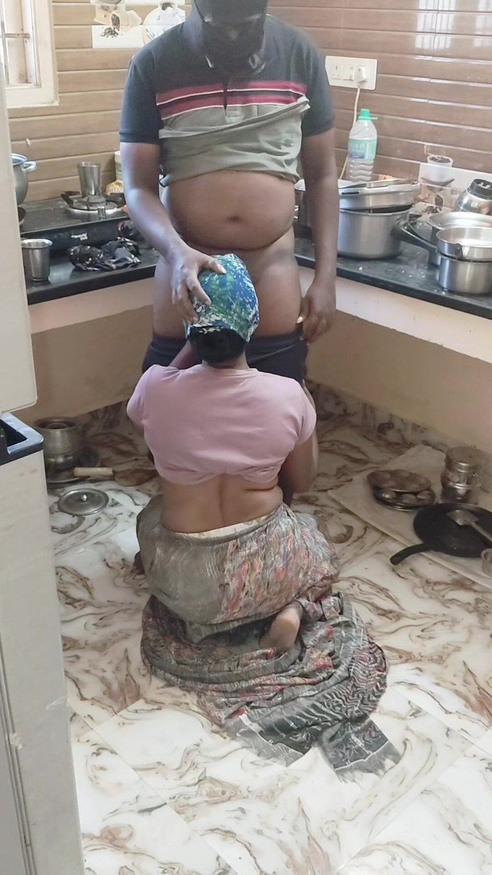 Thesana: Домашня дружина трахає кур'єра газових балонів