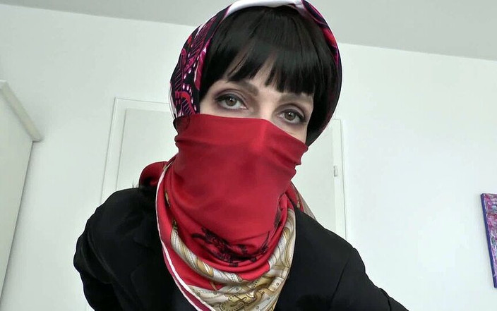 Lady Victoria Valente: Cloth Mask dan Headscarf Styling