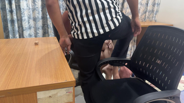 Hornycouple149: Najdu svou malou indickou nevlastní sestru a ukážu jí, můj...