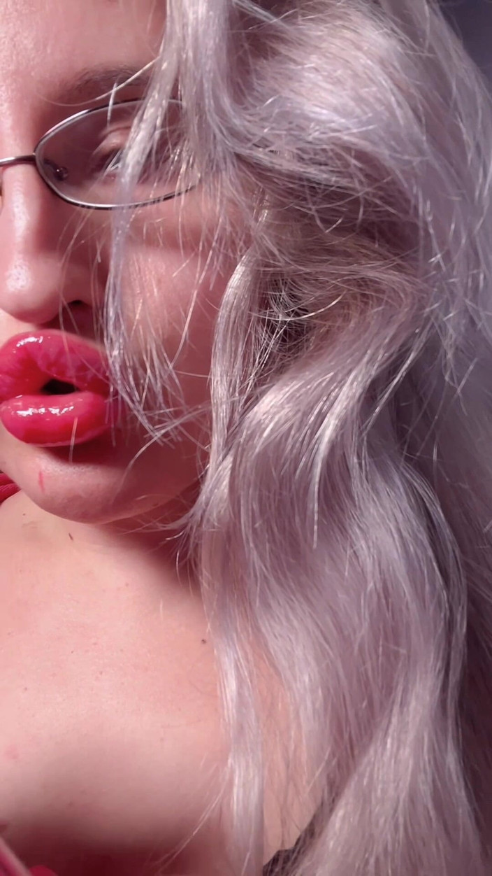 FinDom Goaldigger: Bimbo Red Lipgloss Captivated