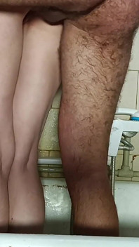 Üvey kız kardeş ilk anal seksi için sikimi istiyor