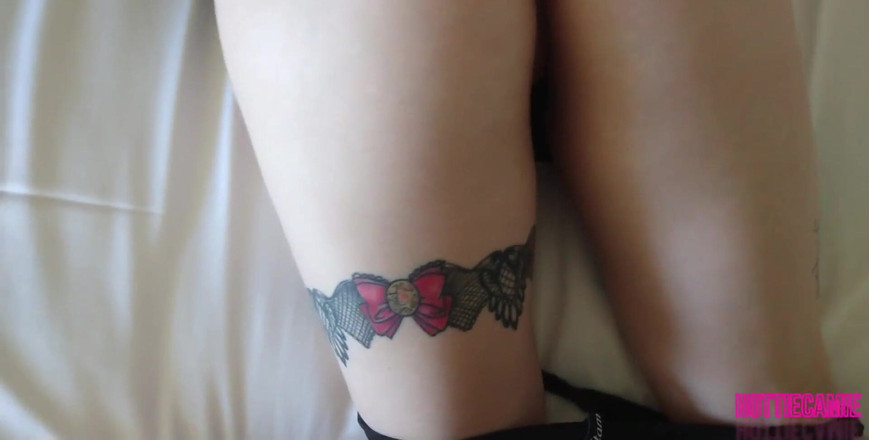 Candy Camille: 我的妹妹在旅行中勾引了我，最后我们做爱了