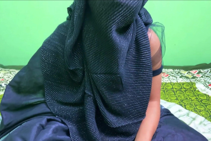 Riya Chowdhury: Seksi madam beni bekliyor ve onu sert sikmek istiyorum