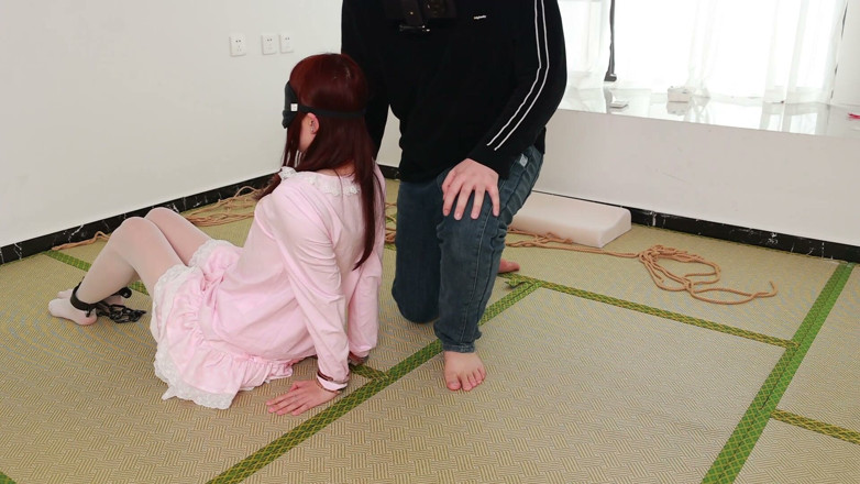 Asian bondage: The Cute White Stockings Girlfriend Is Restrained and Shackled, Tickling...