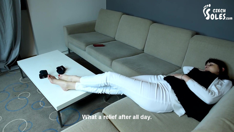 Czech Soles - foot fetish content: Kaki mengurut ibu tirinya, sudut pandangan pertama